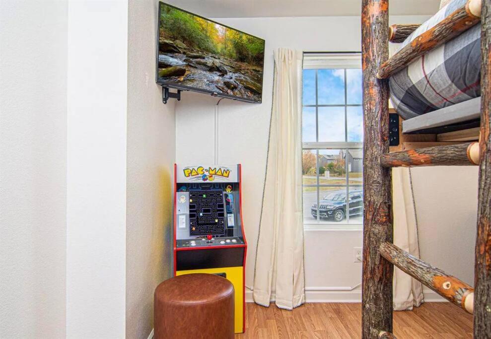 Willow Trace: Family Retreat, Hot Tub, Gaming! Pigeon Forge Eksteriør billede
